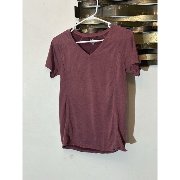 REI Women’s Medium V-neck Burgundy Tshirt Athletic Performance Hiking Outdoors - Picture 1 of 10
